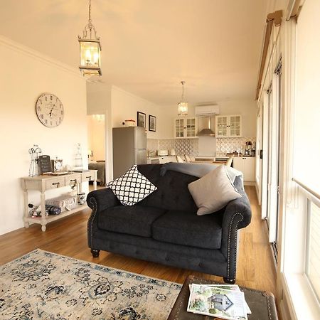 Bridgecroft Villa - French Provincial In Richmond With Spa Exterior foto