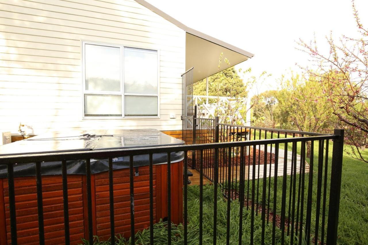 Bridgecroft Villa - French Provincial In Richmond With Spa Exterior foto